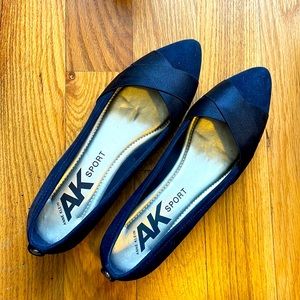 Women’s Navy flats
